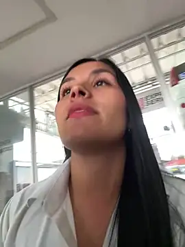 MacaW09 online show from February 23, 2026, 5:21 pm