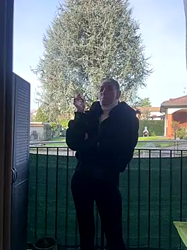 Snapshot of eddivad6974 chatting on December 21, 2025, 10:33 am eddivad6974 online show from December 21, 2025, 10:33 am