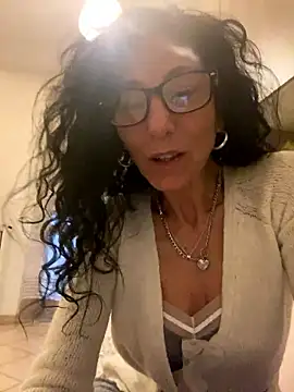 Snapshot of eddivad6974 chatting on January 13, 2026, 8:19 am eddivad6974 online show from January 13, 2026, 8:19 am