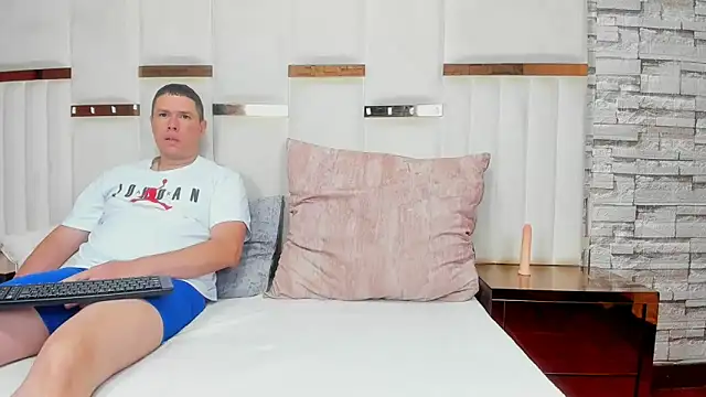 CandyandSteven online show from November 21, 2025, 2:43 am