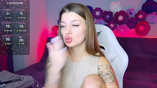 LindaBrilliant online show from October 11, 2025, 2:48 pm