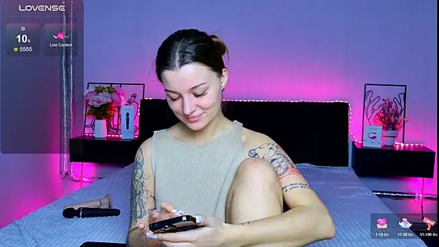 LindaBrilliant online show from December 17, 2025, 6:41 am