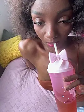 Keirahartz online show from April 5, 2026, 6:16 pm