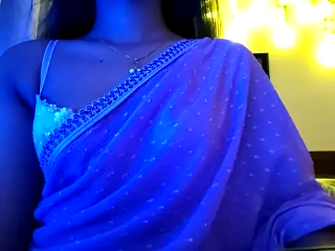 Maria--Strella online show from October 29, 2025, 6:09 pm