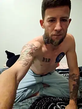 Snapshot of Couplesplay1 chatting on September 28, 2025, 8:52 am Couplesplay1 online show from September 28, 2025, 8:52 am