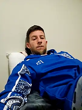 Snapshot of Couplesplay1 chatting on October 2, 2025, 8:10 am Couplesplay1 online show from October 2, 2025, 8:10 am