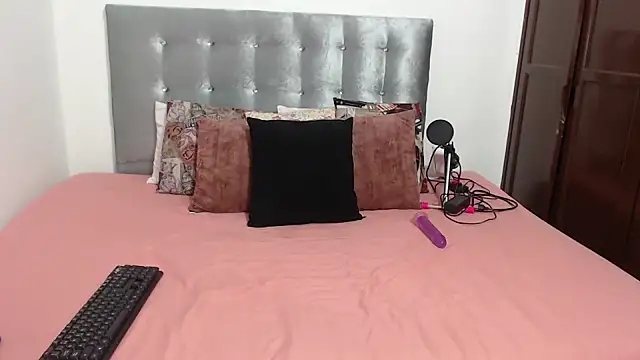 DaiishaWolf online show from September 21, 2025, 7:37 pm