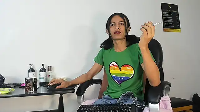 Aisha hotts777 online show from November 28, 2025, 4:26 am