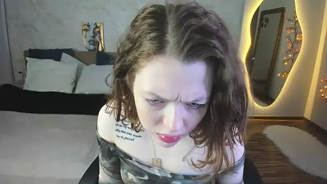 Snapshot of Lunar_Lily chatting on June 28, 2026, 5:02 am Lunar Lily online show from June 28, 2026, 5:02 am