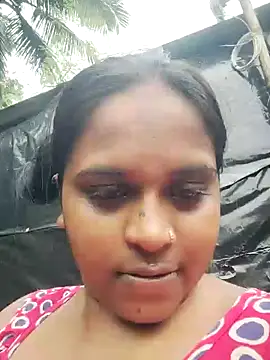 Snapshot of Hot-Show2 chatting on October 9, 2025, 10:24 am Hot-Show2 online show from October 9, 2025, 10:24 am