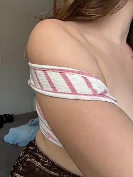 TenderLaGlamor online show from November 27, 2025, 12:51 pm