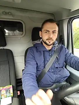 papichulo0099 online show from October 28, 2025, 6:17 am