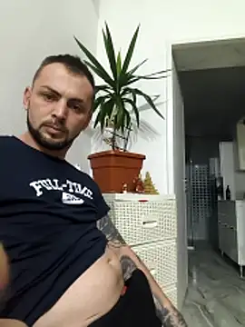 papichulo0099 online show from January 7, 2026, 3:31 am