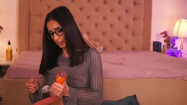 ChloeObril online show from April 5, 2026, 4:09 am