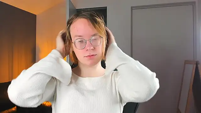 Amanda Butlerr online show from October 4, 2025, 10:35 am