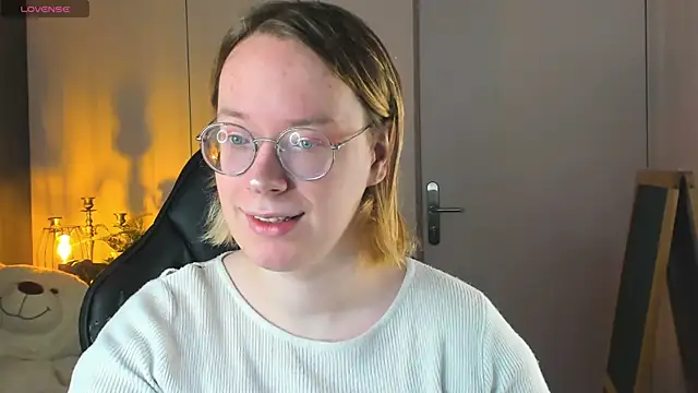 Amanda Butlerr online show from November 10, 2025, 10:36 am