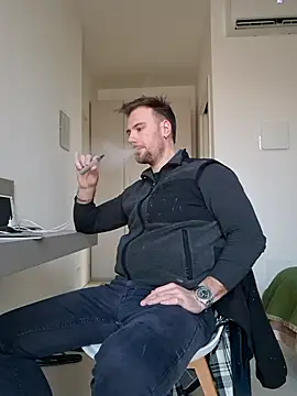 mrlyuis online show from February 26, 2026, 4:06 pm