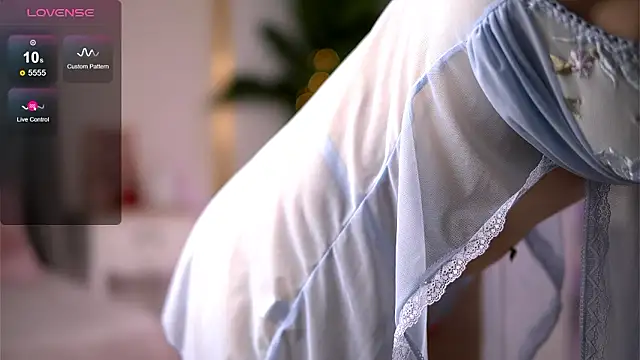 RebeccaRese online show from March 18, 2026, 9:23 am