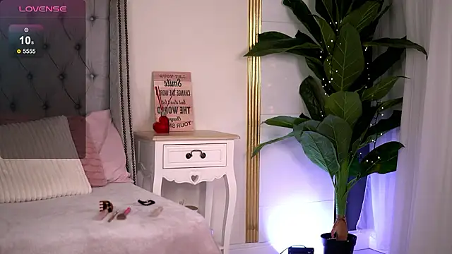 RebeccaRese online show from March 25, 2026, 9:04 am