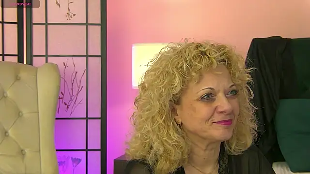 Snapshot of NiaMalkova chatting on October 2, 2025, 4:47 pm NiaMalkova online show from October 2, 2025, 4:47 pm