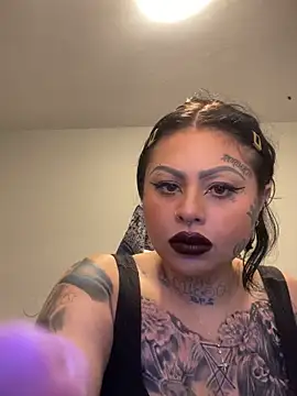 chicanachic13 online show from September 9, 2025, 2:44 am