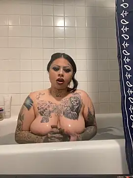 chicanachic13 online show from September 21, 2025, 2:13 am