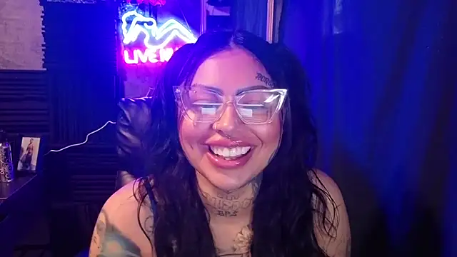 chicanachic13 online show from December 13, 2025, 9:53 pm