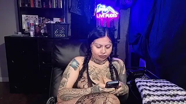 chicanachic13 online show from March 1, 2026, 8:49 am