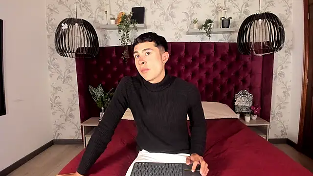 AustinJones  online show from November 7, 2025, 8:31 pm