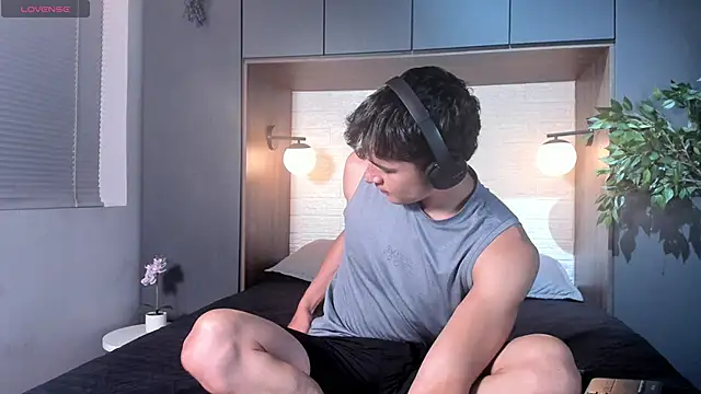 AustinJones  online show from February 2, 2026, 7:12 pm