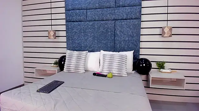 NatyLeone online show from October 8, 2025, 8:06 pm