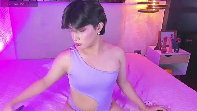 Snapshot of Creamy_Angelo chatting on October 9, 2025, 8:29 pm Creamy Angelo online show from October 9, 2025, 8:29 pm