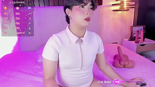 Snapshot of Creamy_Angelo chatting on October 13, 2025, 8:42 pm Creamy Angelo online show from October 13, 2025, 8:42 pm