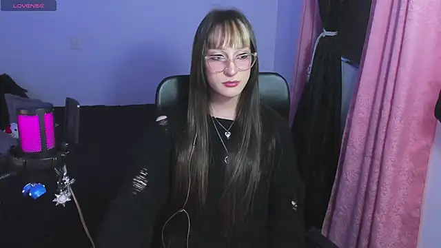 starrraura online show from March 18, 2026, 11:30 pm