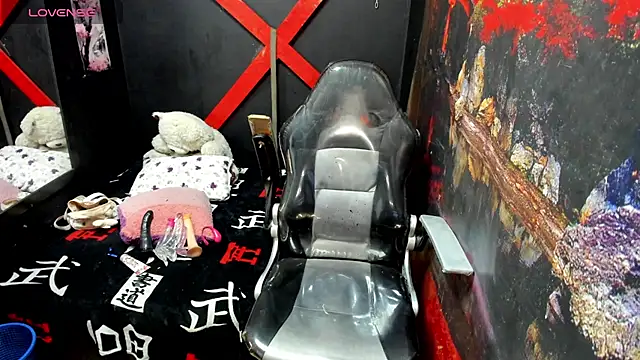 Shantall ks online show from November 25, 2025, 4:01 am