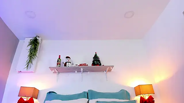 LuciaBenett  online show from January 9, 2026, 7:04 pm