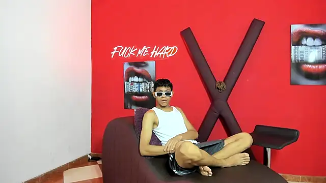 BEAUTY BOYS1 online show from March 6, 2026, 7:21 pm