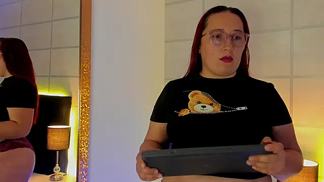 fieryluciana online show from October 8, 2025, 5:49 am