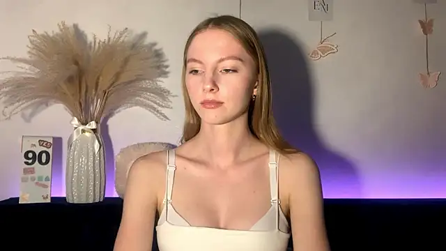 Snapshot of BrightAnnie chatting on September 21, 2025, 3:02 pm BrightAnnie online show from September 21, 2025, 3:02 pm