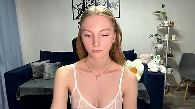 Snapshot of BrightAnnie chatting on October 14, 2025, 5:58 pm BrightAnnie online show from October 14, 2025, 5:58 pm