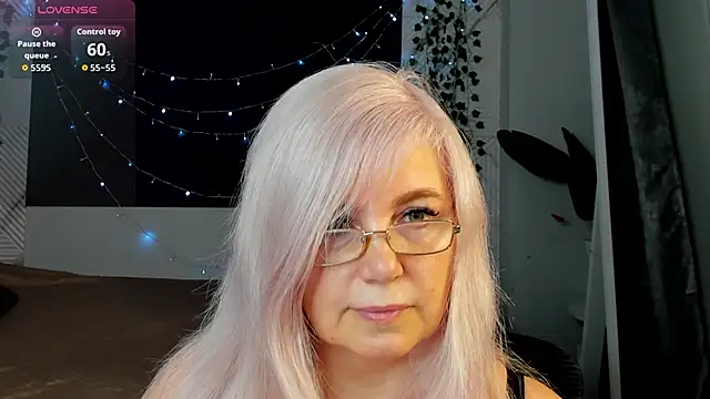 Snapshot of Hella_Fabel chatting on May 8, 2026, 1:11 am Hella Fabel online show from May 8, 2026, 1:11 am