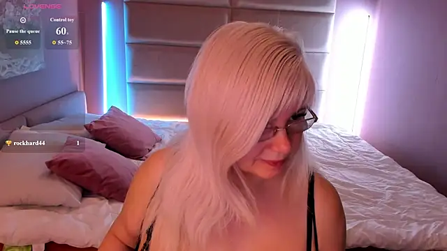 Hella Fabel online show from July 13, 2026, 1:19 am