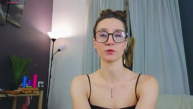 laracroftmansion online show from May 27, 2026, 3:20 pm
