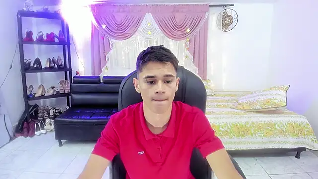 Snapshot of Aron_Boyy chatting on September 12, 2025, 7:36 pm Aron Boyy online show from September 12, 2025, 7:36 pm