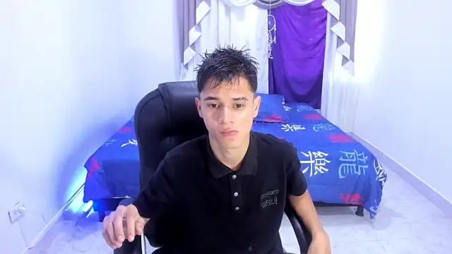 Snapshot of Aron_Boyy chatting on October 17, 2025, 8:33 pm Aron Boyy online show from October 17, 2025, 8:33 pm