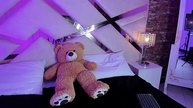 Snapshot of Valery_Brand chatting on November 5, 2025, 11:32 am Valery Brand online show from November 5, 2025, 11:32 am