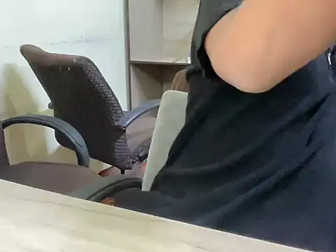 Snapshot of hot_genz chatting on October 31, 2025, 5:19 am hot genz online show from October 31, 2025, 5:19 am