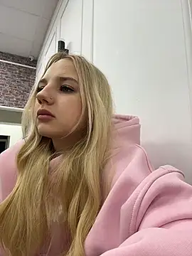 Sky Cutie online show from January 19, 2026, 3:43 am