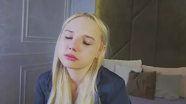 Snapshot of Sky_Cutie chatting on July 4, 2026, 4:40 am Sky Cutie online show from July 4, 2026, 4:40 am