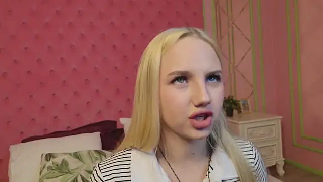 Snapshot of Sky_Cutie chatting on July 18, 2026, 4:27 am Sky Cutie online show from July 18, 2026, 4:27 am